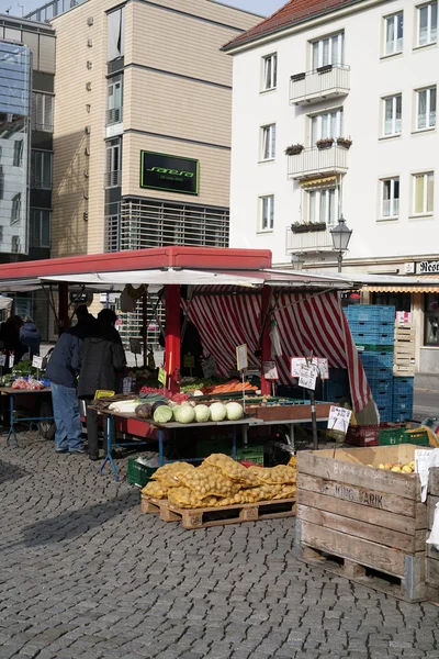 People at a market stall — Stock Photo, Image