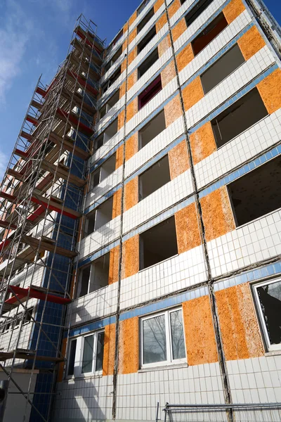 Demolition of a vacant apartment building — Stock Photo, Image