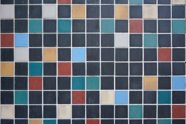 Bir cephe üzerinde mozaik karolar