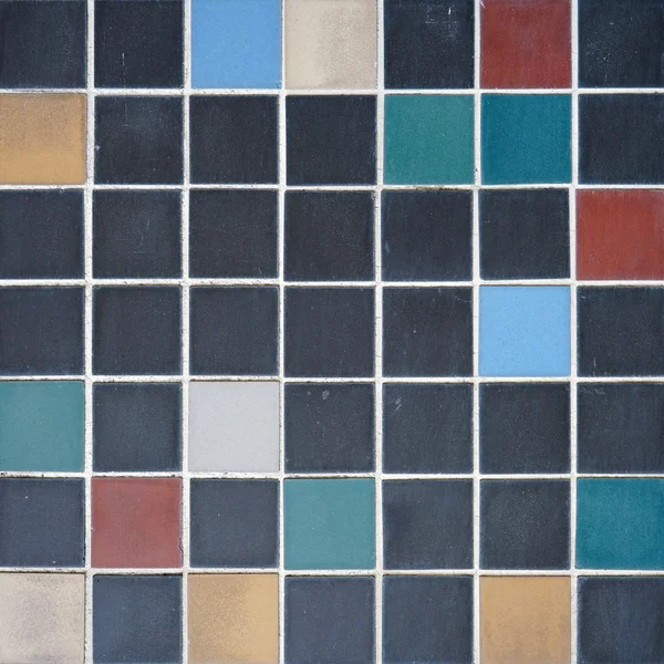 Bir cephe üzerinde mozaik karolar