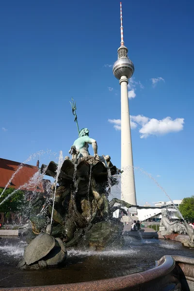 TV Tower and the Neptune Fountain — Stock Photo, Image