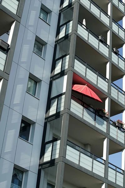 Facciata di un edificio residenziale — Foto Stock