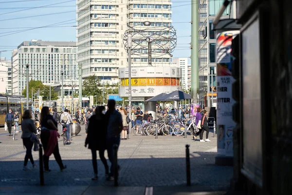 Berli Almanya Eylül 2020 Berlin Merkezindeki Alexanderplatz Turistler — Stok fotoğraf