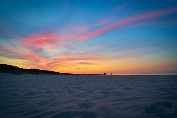 Céu Atmosférico Depois Pôr Sol Praia Swinoujscie Polônia — Fotografia de Stock