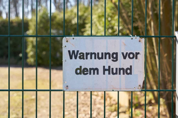 Schild Einem Zaun Deutschland Mit Der Aufschrift Warnung Vor Dem — Stockfoto