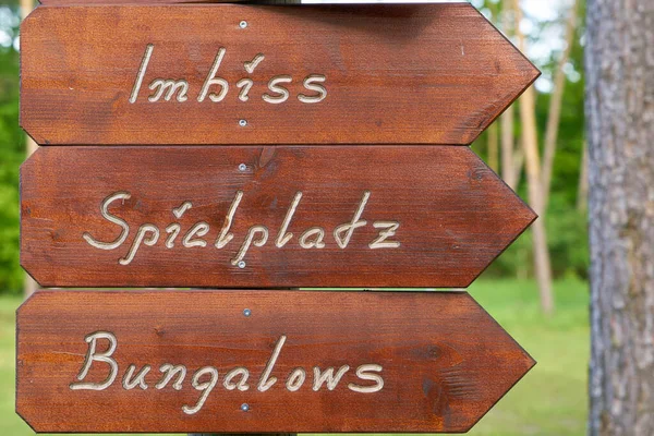 Signpost Campsite Germany Inscription Snack Bar Playground Bungalows Imbiss Spielplatz — Stock Photo, Image