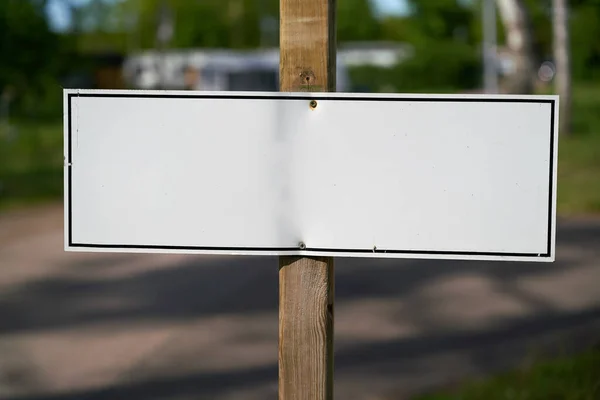 Κενή Λευκή Πινακίδα Κείμενο Χώρο Στην Άκρη Του Δρόμου — Φωτογραφία Αρχείου
