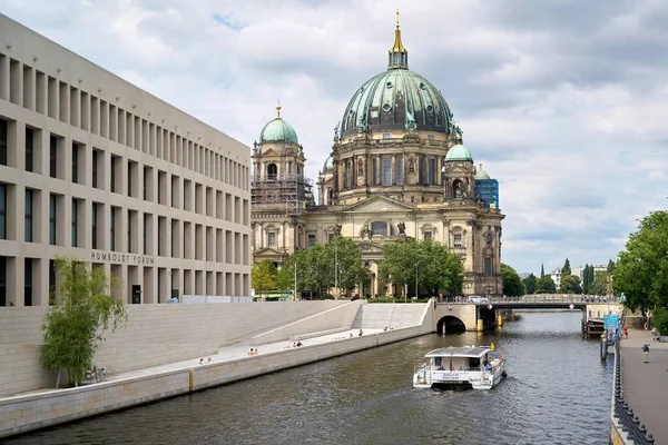 Berlín Alemania Julio 2021 Río Spree Berlín Con Recién Construido — Foto de Stock