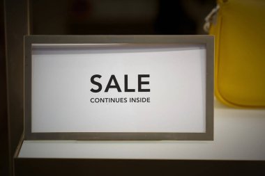 Berlin 'de bir dükkan vitrininde 