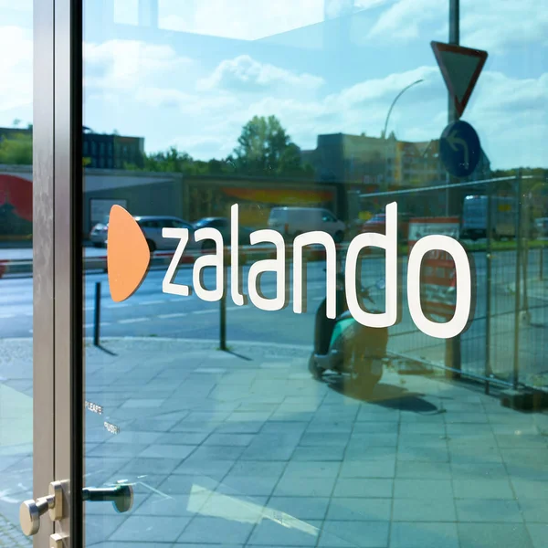 Berlin Almanya Eylül 2021 Zalando Nun Berlin Ayakkabı Moda Zalando — Stok fotoğraf