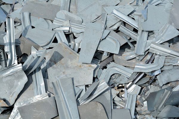 Лохмотья на свалке
