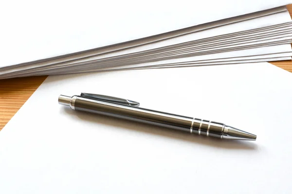 Blank letterhead and a pen — Stock Photo, Image