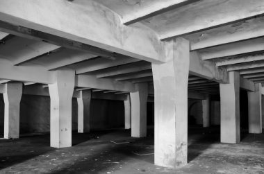 Ayağı ile bina fabrika