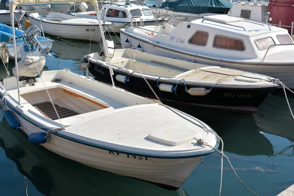 Bateaux sur la côte Adriatique — Photo