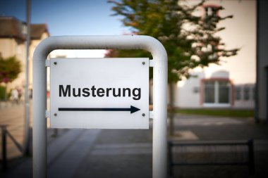 Almanya 'da zorunlu askerlik konusunu Almanca Zur Musterung yazıtlarıyla imzalayın. Tercümesi: Askeri İnceleme                               