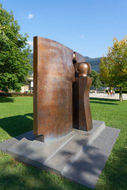 Bregenz, Avusturya 18 Ağustos 2025: Avusturyalı sanatçı Herbert Albrecht 'in 2011' de Bregenz 'in Constance Gölü' ndeki limanında oluşturduğu 