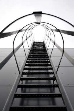 Yangın merdiveninde bir cephe