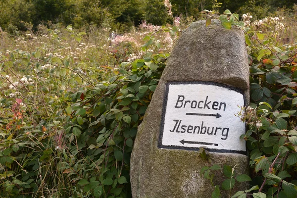 Wegweiser am Wanderweg — Stockfoto