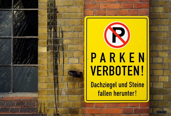 Schild mit der Aufschrift "Parkverbot"" — Stockfoto