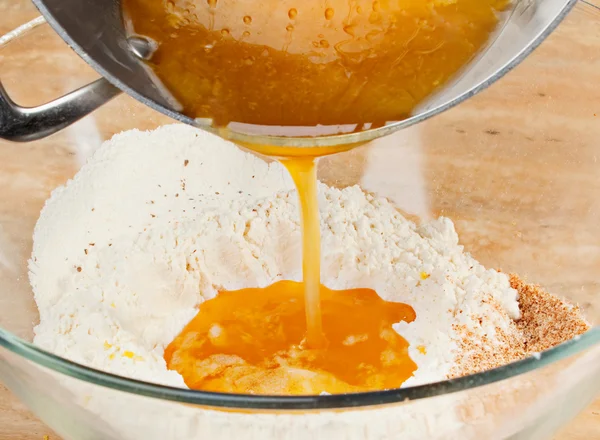 Розтоплений мед і масло — стокове фото