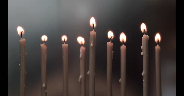 Свічки Горять Вітер Дме Свічки Виходять — стокове відео