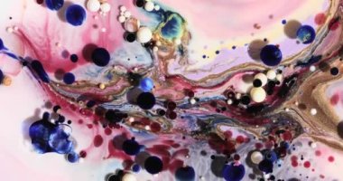 Su damlalarından gelen renkli arkaplan