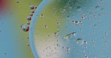 Sıvı boya sıçrama ve girdapla karıştırılmış sanat eserleri.