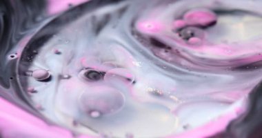 Sıvı boya sıçrama ve girdapla karıştırılmış sanat eserleri.