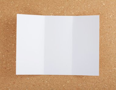 Boş beyaz katlama kağıt afiş