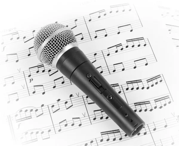 Dynamic microphone on music sheet. — Stock Photo, Image