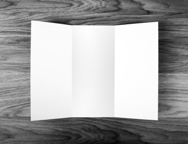 Boş beyaz katlama kağıt afiş