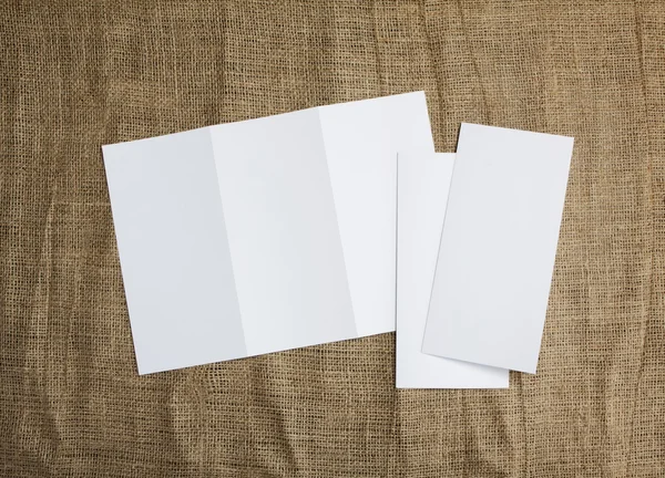 Folleto de papel plegable blanco en blanco —  Fotos de Stock