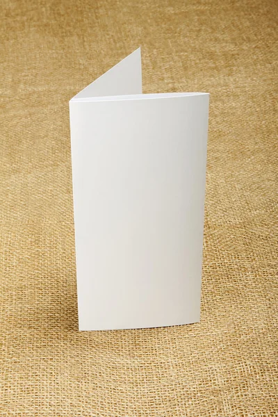 Folheto de papel dobrável branco em branco Imagem De Stock