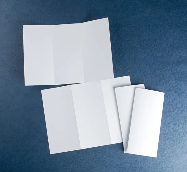 Leerer weißer Faltpapier-Flyer — Stockfoto