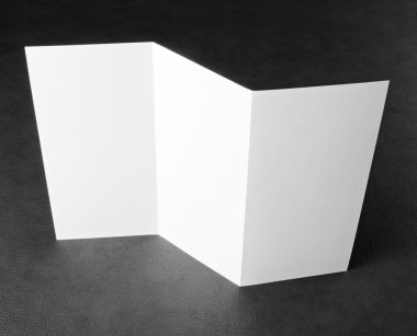 Boş beyaz katlama kağıt afiş