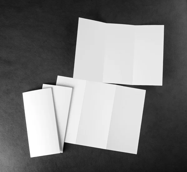 Folleto de papel plegable blanco en blanco — Foto de Stock