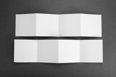 Boş beyaz katlama kağıt afiş