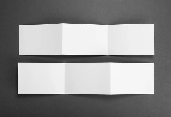 Folleto de papel plegable blanco en blanco —  Fotos de Stock