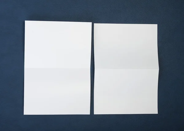 Folleto de papel plegable blanco en blanco —  Fotos de Stock