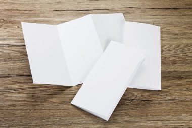 Boş beyaz katlama kağıt afiş