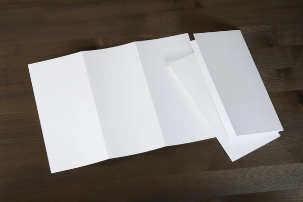 Flyer papier pliant blanc vierge — Photo