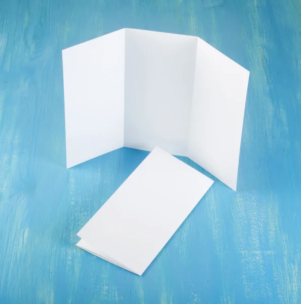 Folleto de papel plegable blanco en blanco —  Fotos de Stock