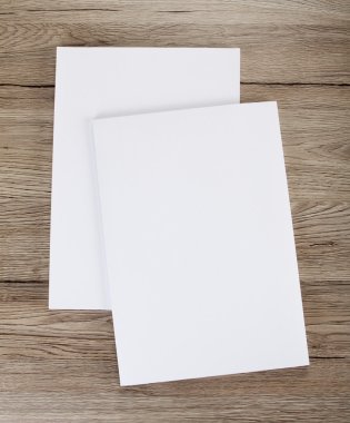 boş afiş poster tasarım yerine ahşap üzerine.