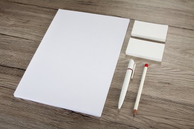 ahşap arka plan üzerinde boş ileti örneği. Kartvizit oluşur