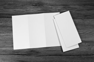 Boş beyaz katlama kağıt afiş