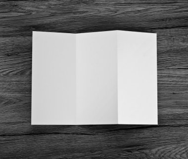 Boş beyaz katlama kağıt afiş