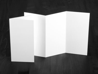 Boş beyaz katlama kağıt afiş