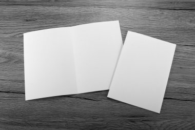 Boş beyaz katlama kağıt afiş