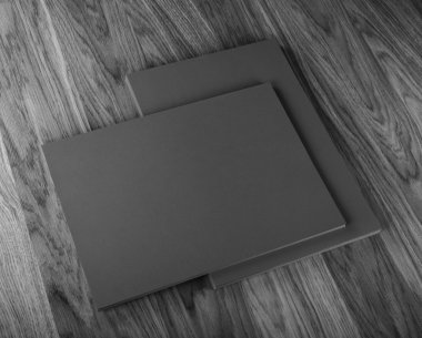 boş afiş poster tasarım yerine ahşap üzerine.