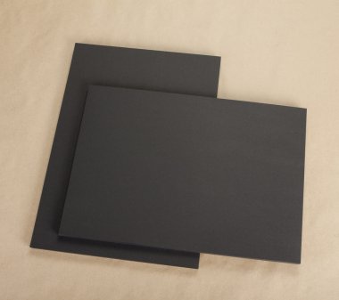 Boş afiş poster tasarımınızı değiştirmek için karton üzerine.